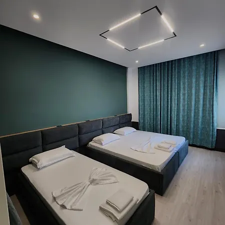 Astra Hotel *